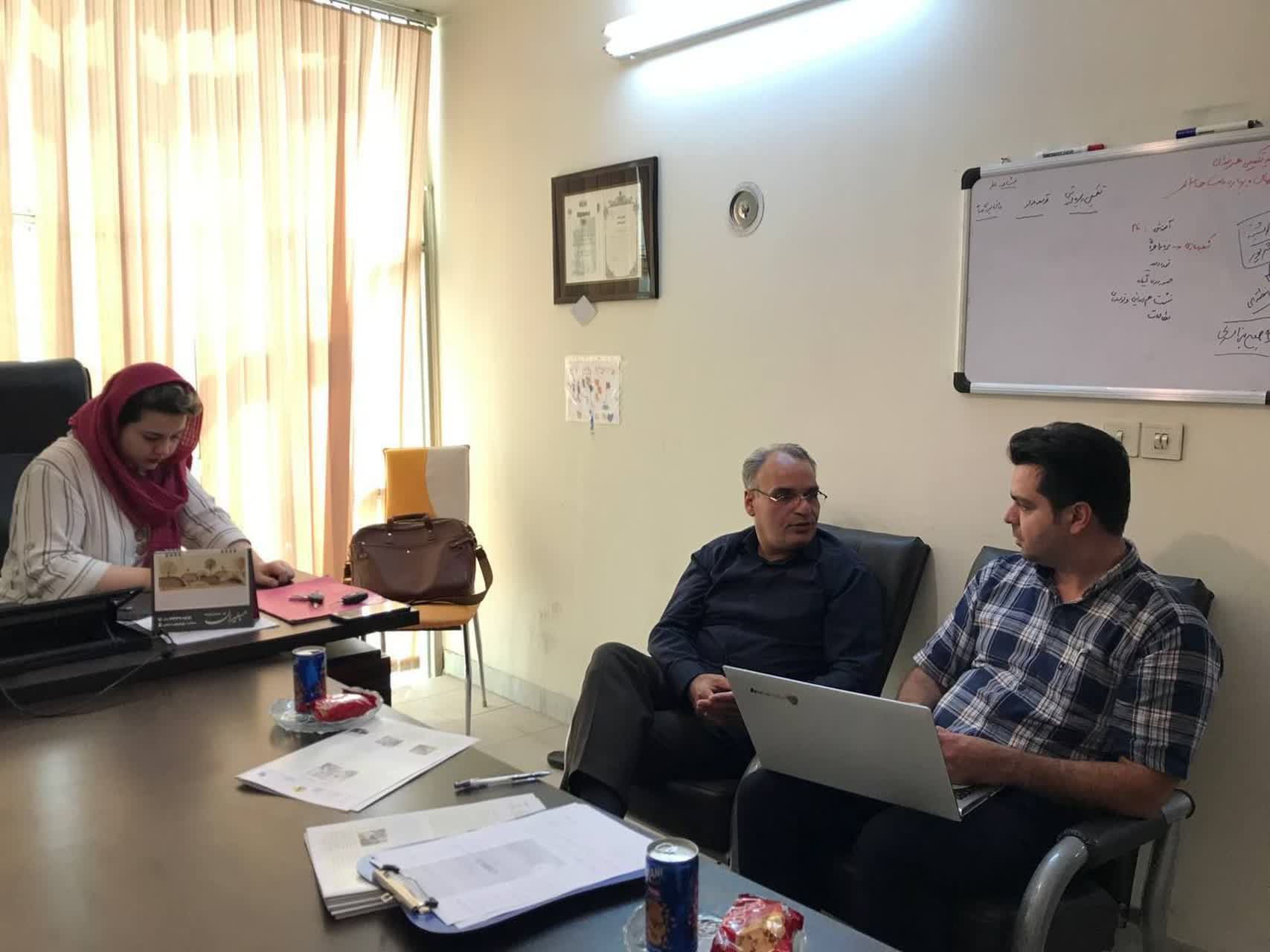 نشست صمیمانه تیم توسعه خوشه با رئیس مرکز بین‌المللی پایتخت جاده ابریشم سمنان